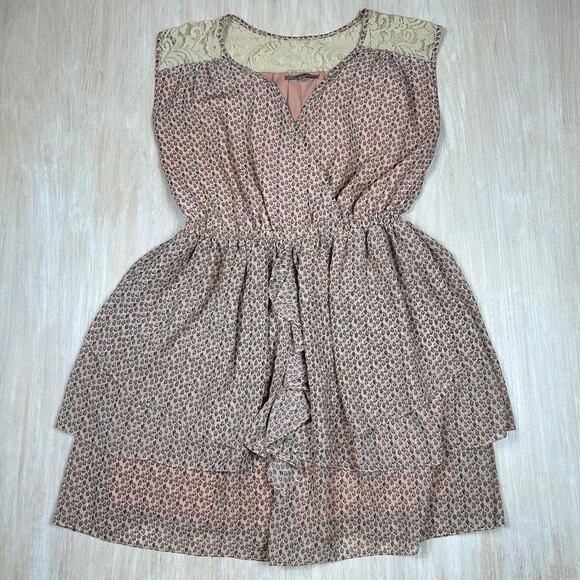 Miss Me Lace Trim Tiered Floral Boho Summer Casual Romantic Mini Dress Large - Picture 1 of 15